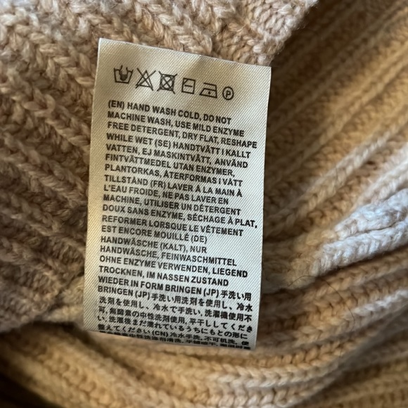 Acne Studios - Deborah wool sweater with v-neck and high low hem - Picture 6 of 7